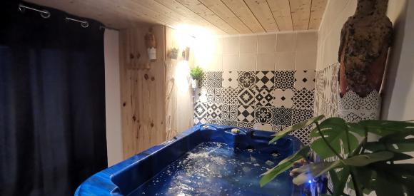 Suite de charme avec jacuzzi et sauna à Grenoble