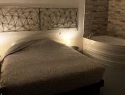 Suite avec piscine couverte chauffée, jacuzzi, détente et romantisme, - 1