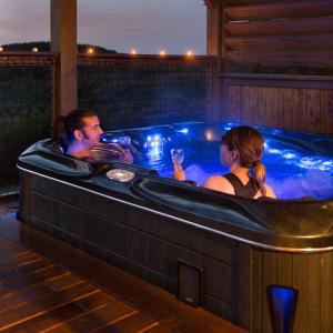 Cabane perchée avec jacuzzi privatif, vue sur la nature, Brive