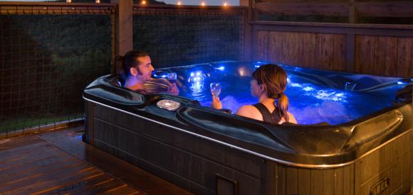 Cabane perchée avec jacuzzi privatif, vue sur la nature, Brive