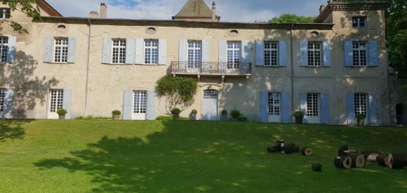 Suite ambiance jungle avec jacuzzi privatif dans un chateau, Drôme