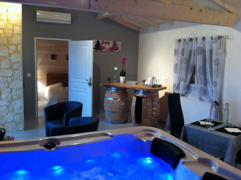 Chalet avec jacuzzi intérieur privatif, proche sarlat introuvable Deco jacuzzi interieur