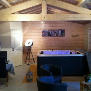 Chalet avec jacuzzi intérieur privatif, proche Sarlat