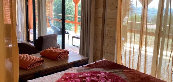 Cabane perchée "A perte de vue" avec spa privatif, près Carcassonne