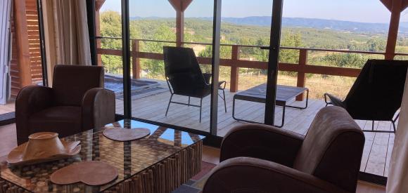 Cabane perchée "A perte de vue" avec spa privatif, près Carcassonne