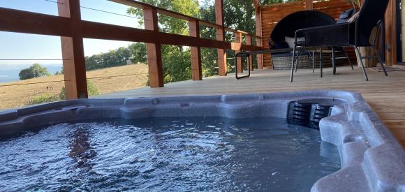 Cabane perchée "A perte de vue" avec spa privatif, près Carcassonne
