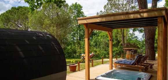 Cabane avec spa & piscine privés en Dordogne