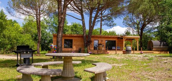 Cabane avec spa & piscine privés en Dordogne