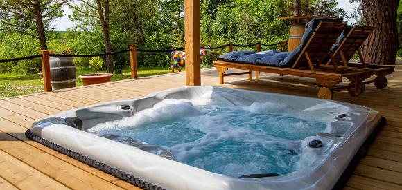 Cabane avec spa & piscine privés en Dordogne