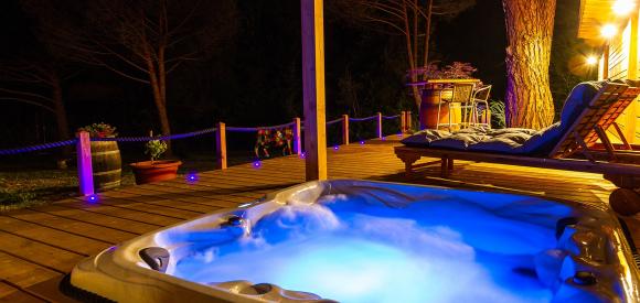 Cabane avec spa & piscine privés en Dordogne