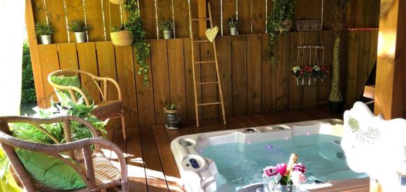 Love Chalet pour deux, avec jacuzzi privatif proche du lac de Biscarrosse