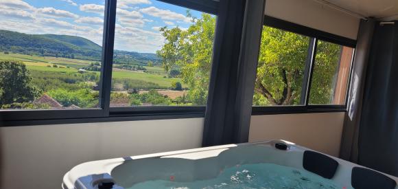 Joli gite avec spa privatif et vue imprenable, Dordogne