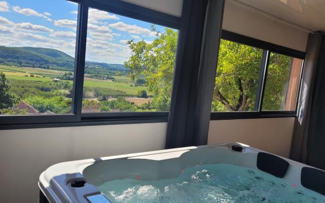 Joli gite avec spa privatif et vue imprenable, Dordogne