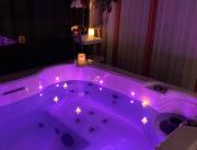 Loveroom de charme bien-être avec jacuzzi privé, Haut Var - 4