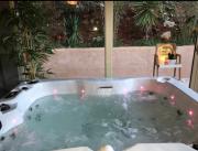 Loveroom de charme bien-être avec jacuzzi privé, Haut Var - 2