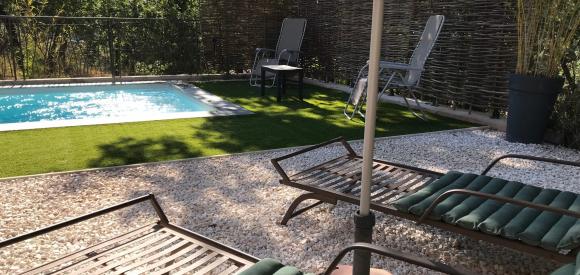 Loveroom de charme bien-être avec jacuzzi privé, Haut Var