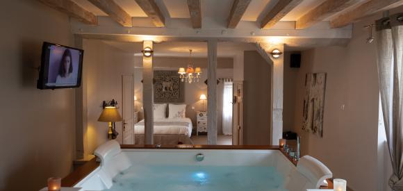 Suite de charme avec Jacuzzi et sauna traditionnel privatifs à 1h de Paris