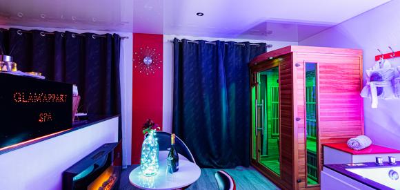 Suite glamour avec spa privatif et sauna, Dijon