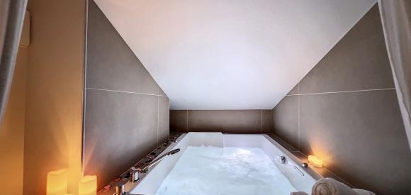 Suite Cocon Blanc avec Spa/Jacuzzi privatif à 45min de Lyon