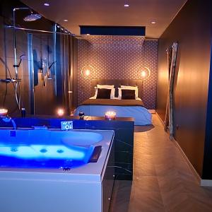 Suite sensuelle et romantique, Sauna et jacuzzi privatif, Aix les Bains