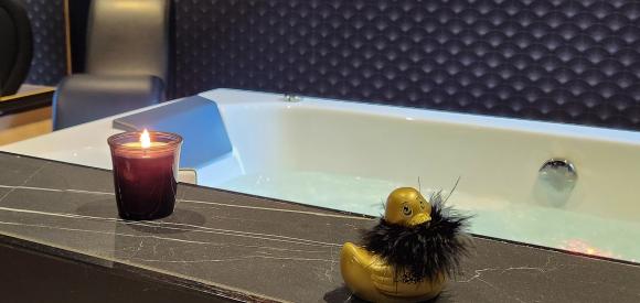 Suite sensuelle et romantique, Sauna et jacuzzi privatif, Aix les Bains