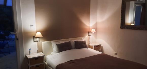 Chambre de charme avec Jacuzzi privatif, proche Carcassonne