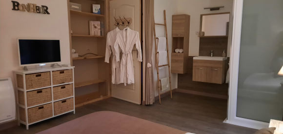 Chambre de charme avec Jacuzzi privatif, proche Carcassonne