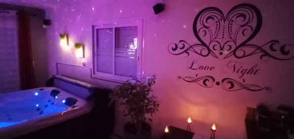 Villa romantique avec jacuzzi Spa privatif et sa pièce secrète "50 nuances de Grey" proche de Toulouse