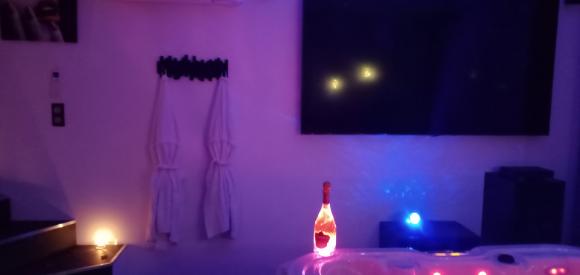 Villa romantique avec jacuzzi Spa privatif et sa pièce secrète "50 nuances de Grey" proche de Toulouse