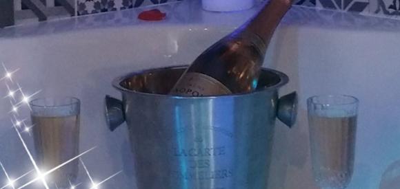 Love room avec jacuzzi, proche Sarlat