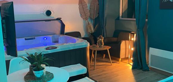 Gîte Romantique avec Jacuzzi privatif, 20 min de Nantes