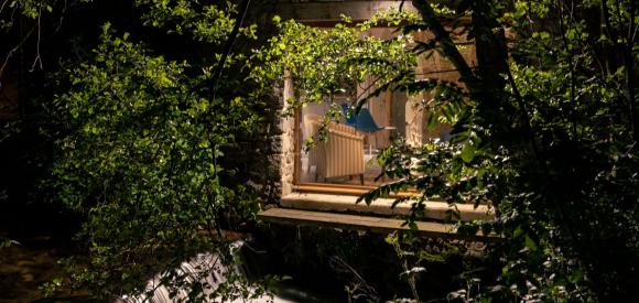 Moulin avec cascade traversante, spa et piscine privés, Rhône Alpes
