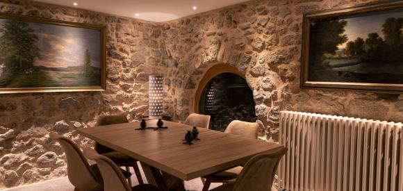 Moulin avec cascade traversante, spa et piscine privés, Rhône Alpes