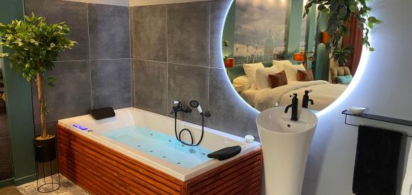 Suite Luxe et Charme  avec Baignoire jacuzzi, proche Bordeaux