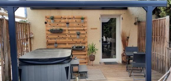 Chambre de charme avec Jacuzzi privatif, proche Carcassonne