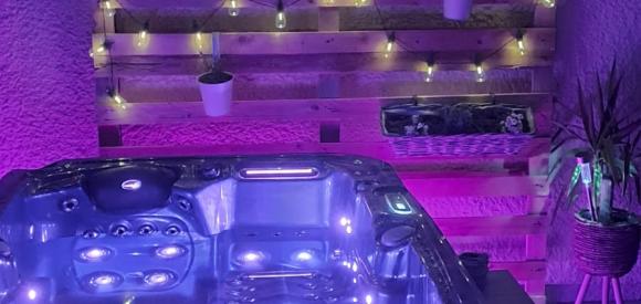 Chambre de charme avec Jacuzzi privatif, proche Carcassonne