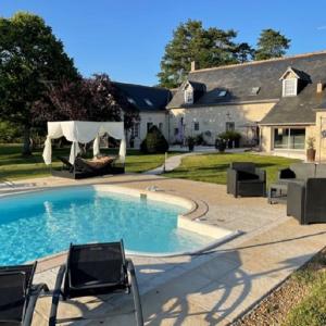 Gite Romantique de luxe avec jacuzzi et piscine, proche de Tours