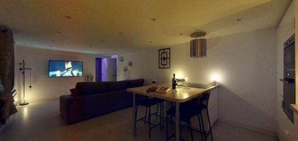 Love Room avec pièce de plaisirs et jacuzzi proche Toulon