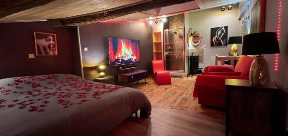Love room AMBIANCE SECRET et spa privatif près de Lyon