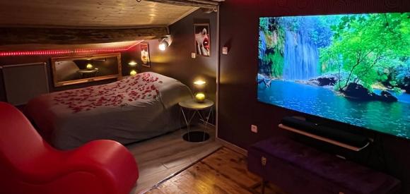 Love room AMBIANCE SECRET et spa privatif près de Lyon