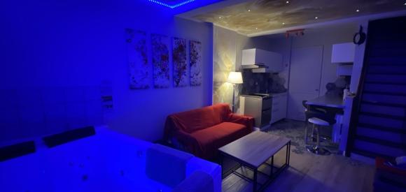 Love room AMBIANCE SECRET et spa privatif près de Lyon