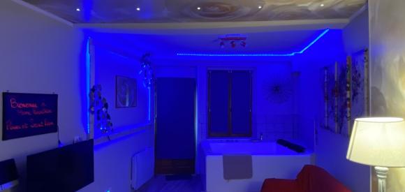 Love room AMBIANCE SECRET et spa privatif près de Lyon