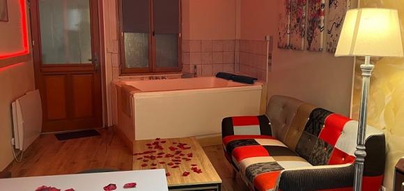 Love room AMBIANCE SECRET et spa privatif près de Lyon