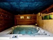 Appartement romantique lit rond Jacuzzi privatif , terrasse et jardin, La Ciotat, proche Marseille - 2