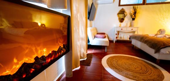 Appartement romantique lit rond Jacuzzi privatif , terrasse et jardin, La Ciotat, proche Marseille