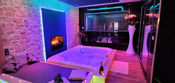 Gite de luxe avec spa, sauna et salle de cinéma, Cantal