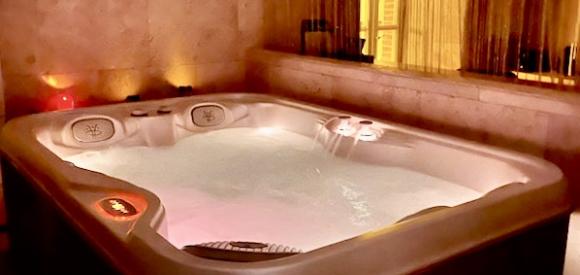 Suite de luxe avec spa privatif, romantisme et fantaisie, proche Toulouse