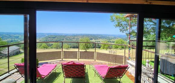 Magnifique Chalet en rondin de bois avec spa privatif extérieur, Cantal