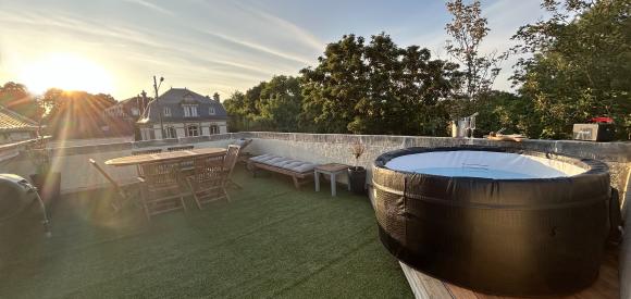 Appartement rooftop avec Jacuzzi Privatif, Centre Senlis, proche Paris