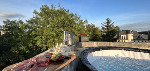 Appartement rooftop avec Jacuzzi Privatif, Centre Senlis, proche Paris